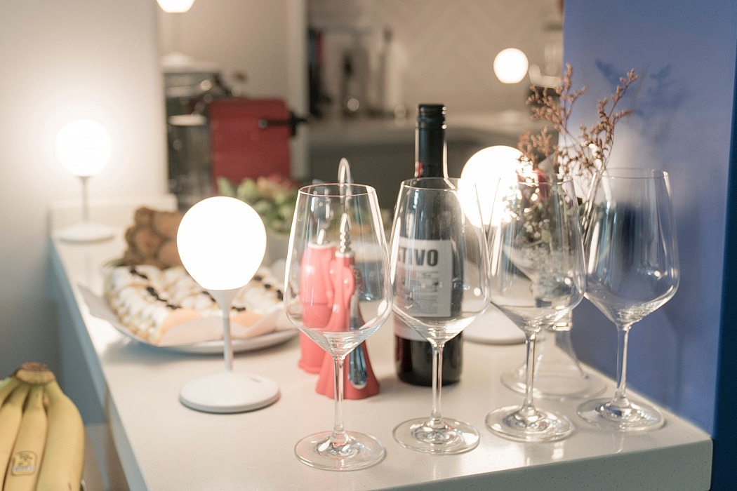 lighting，a chandelier，Wireless charging，speech recognition，