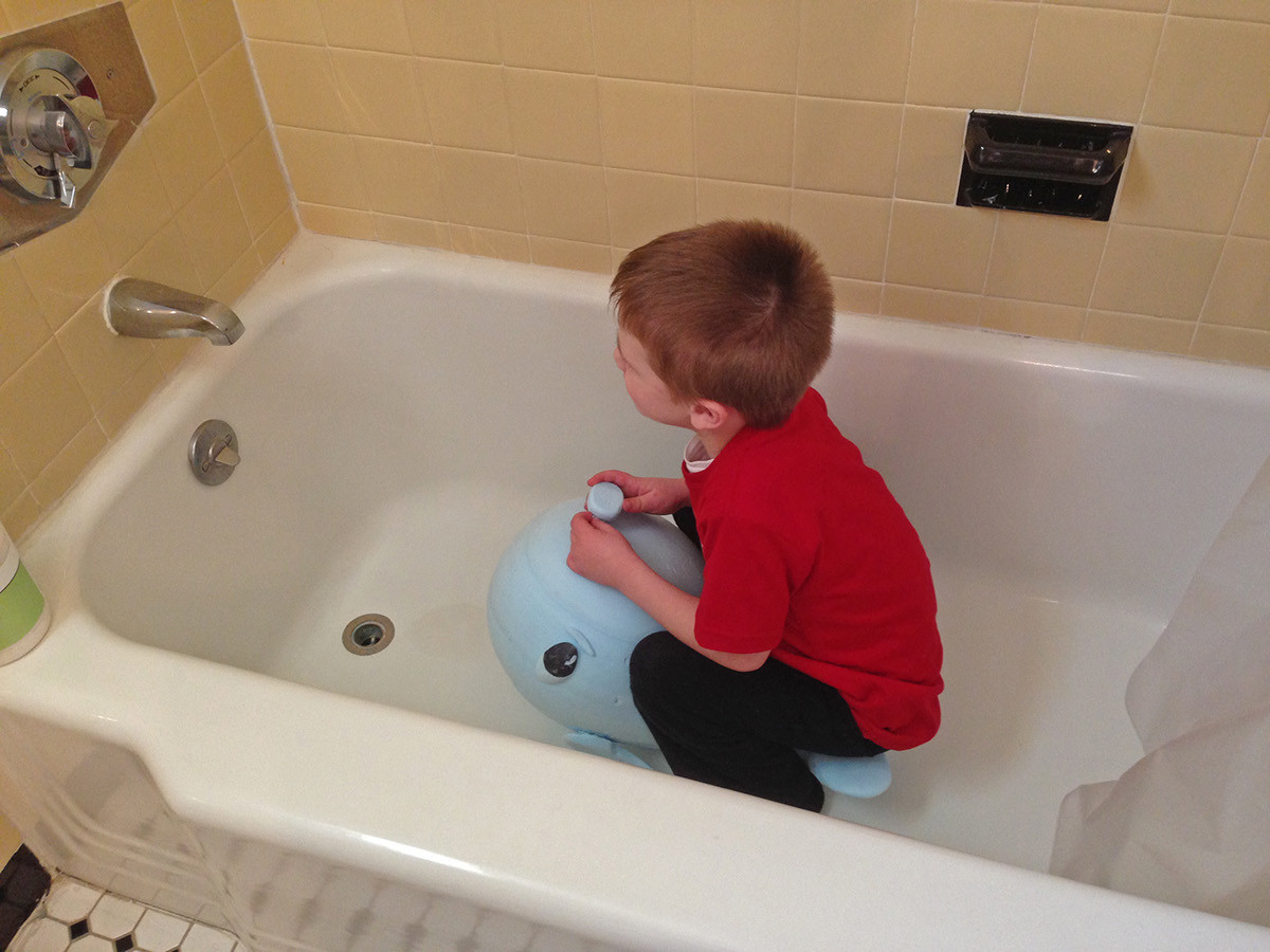 children，take a shower，Toys，whale，Design Research，