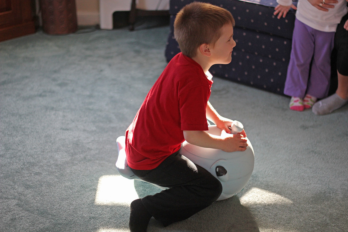 children，take a shower，Toys，whale，Design Research，