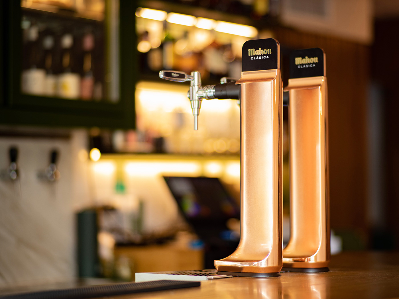 Metropolis，water tap，Madrid，Gold copper，