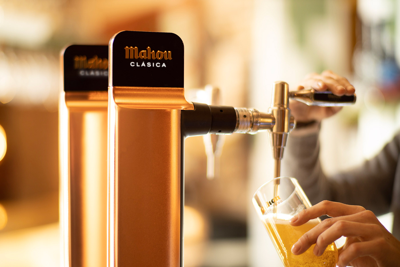 Metropolis，water tap，Madrid，Gold copper，