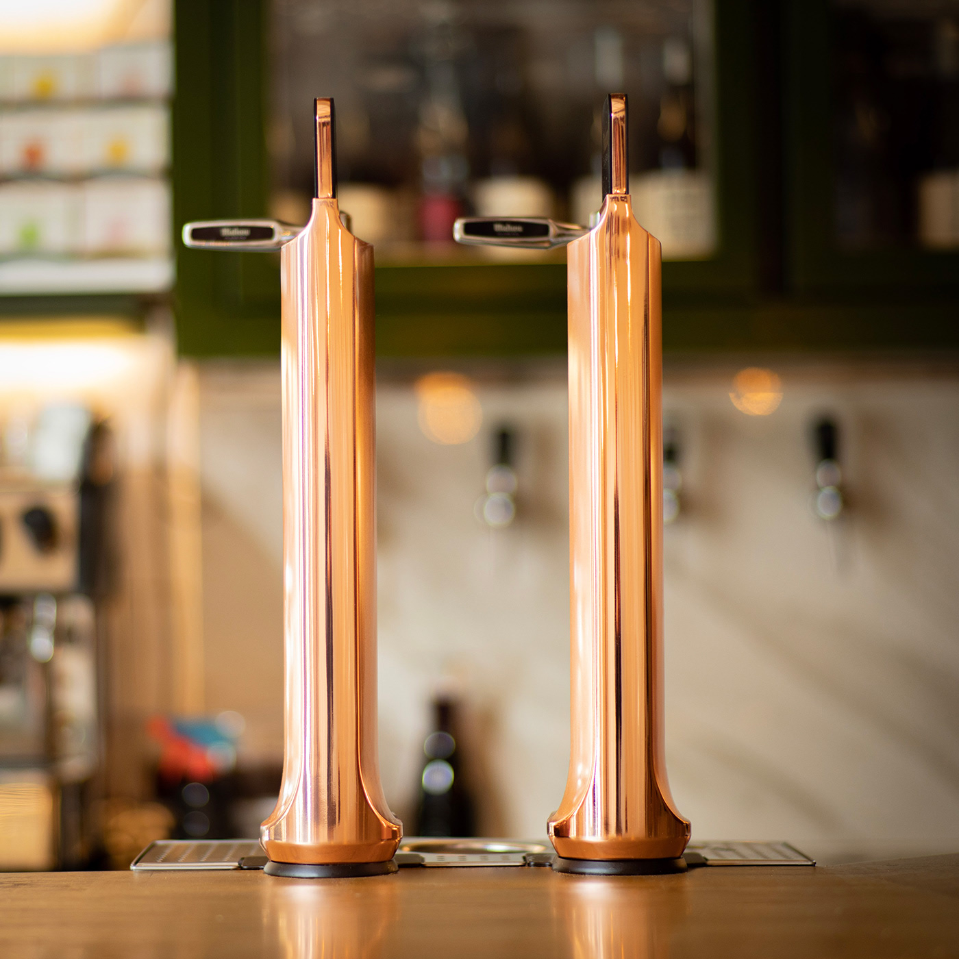 Metropolis，water tap，Madrid，Gold copper，