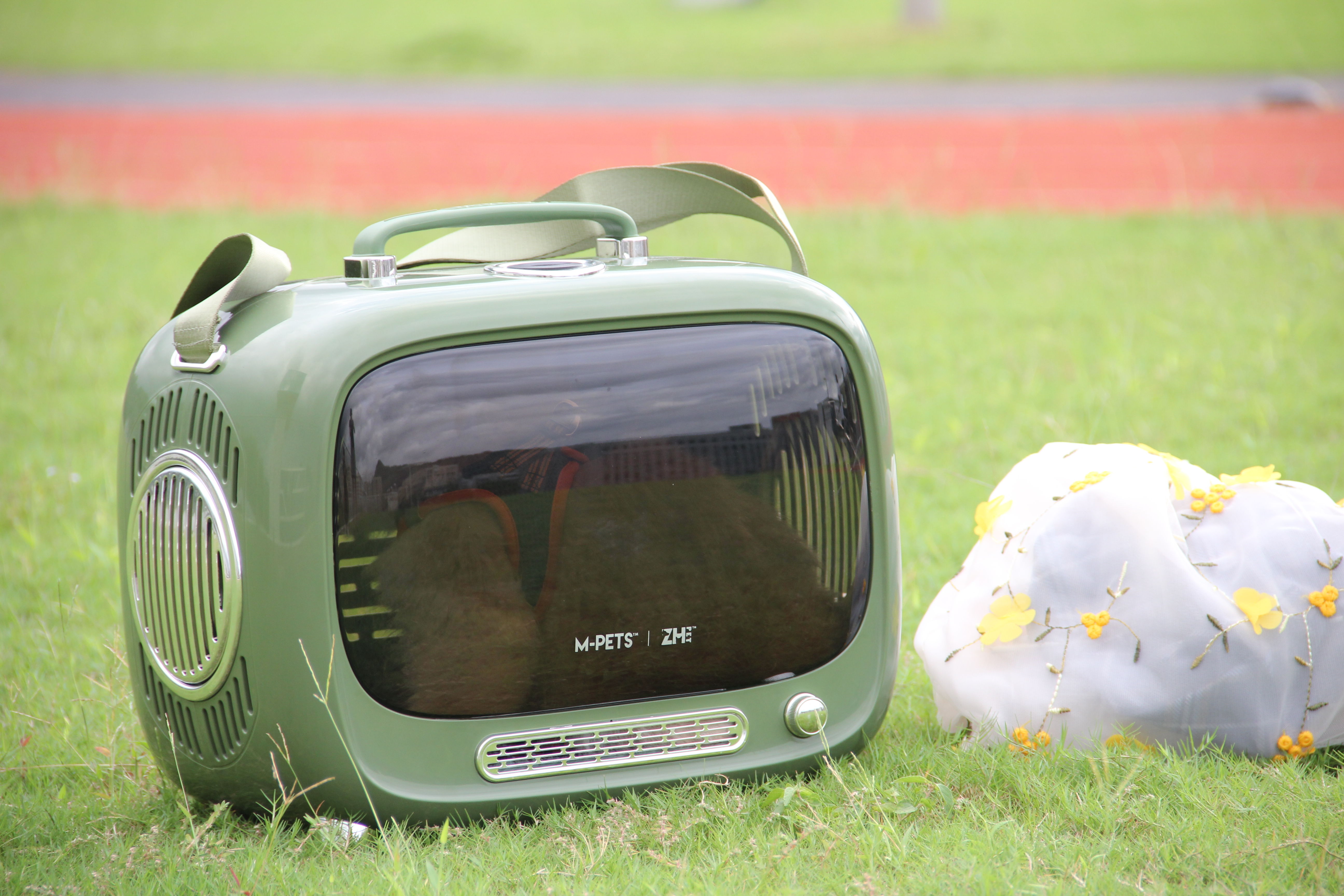 cat，Red design，product design，CMF design，Visual definition of symbols，Retro，Pets，Cat bag，