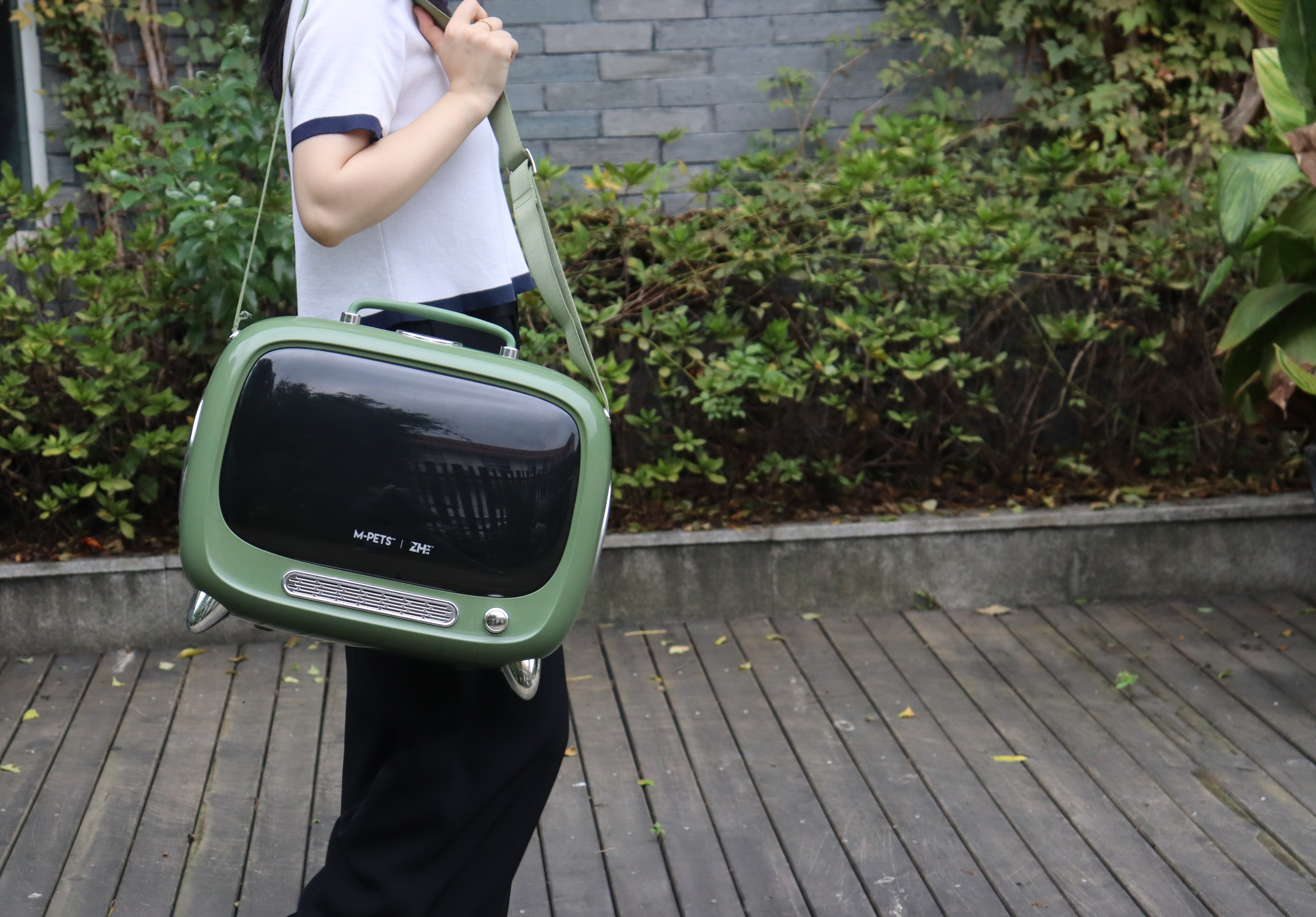 cat，Red design，product design，CMF design，Visual definition of symbols，Retro，Pets，Cat bag，