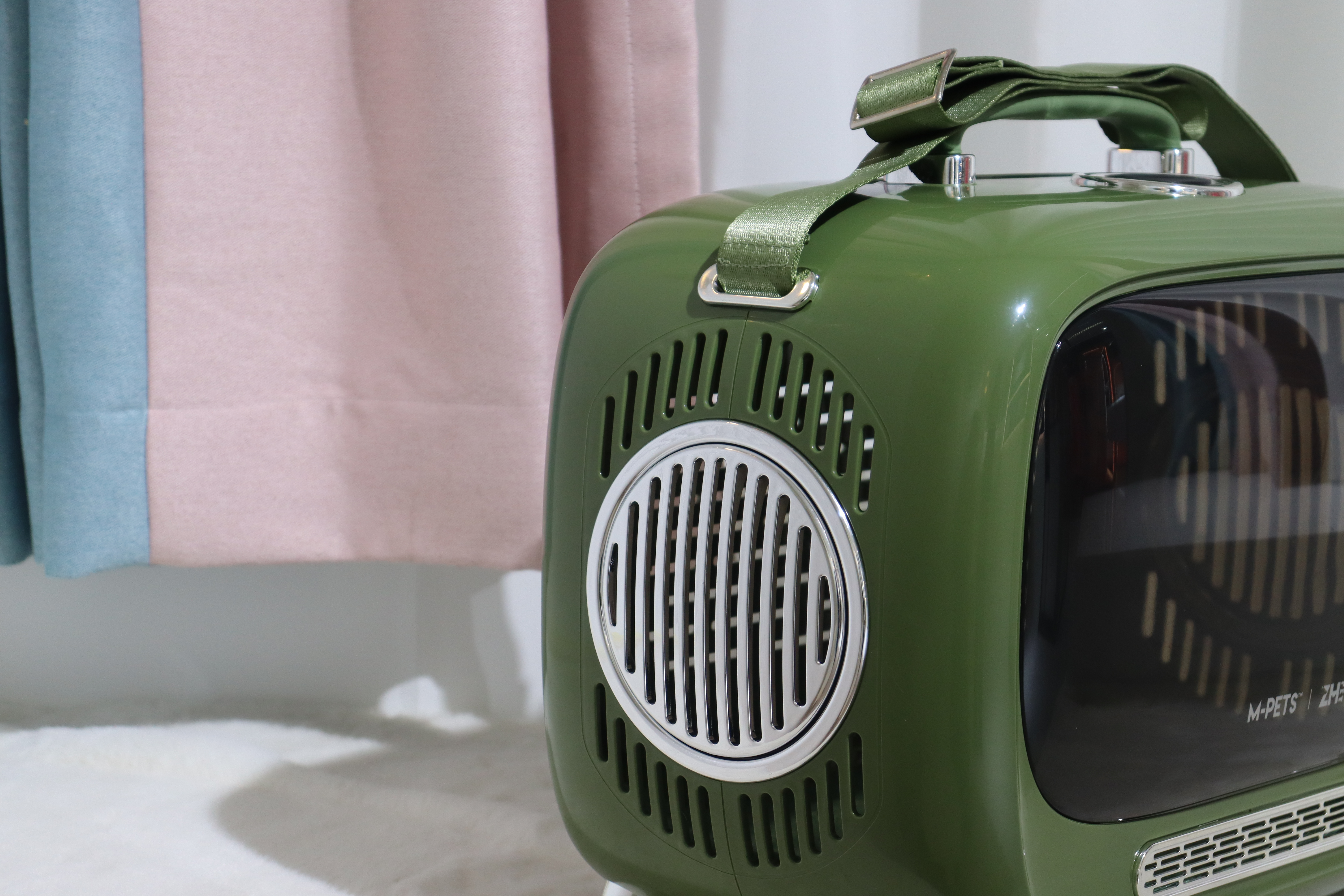 cat，Red design，product design，CMF design，Visual definition of symbols，Retro，Pets，Cat bag，