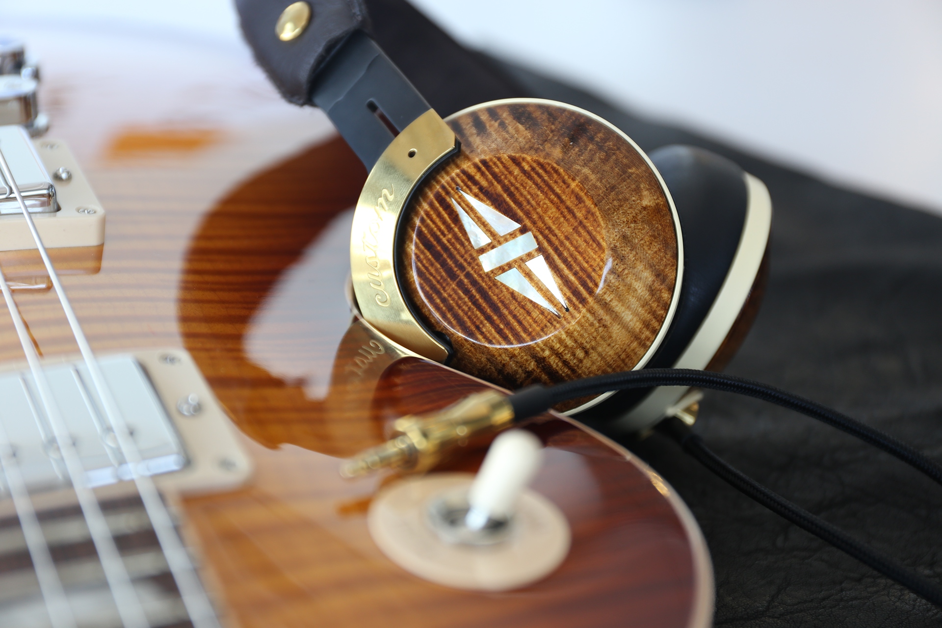 headset，Headwear，woodiness，Leatherwear，product design，