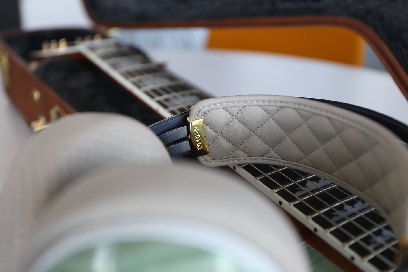 headset，Headwear，woodiness，Leatherwear，product design，