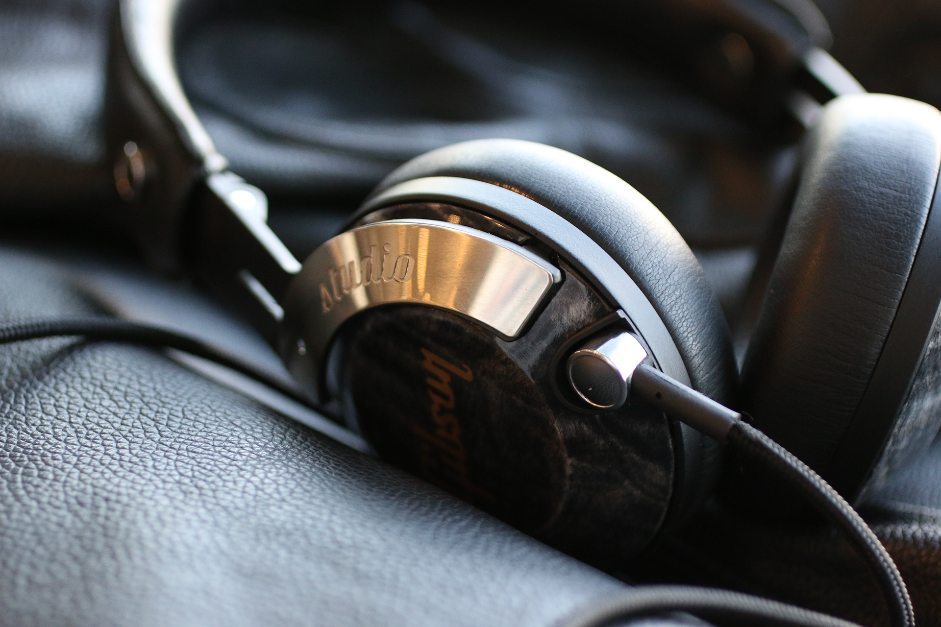 headset，Headwear，woodiness，Leatherwear，product design，