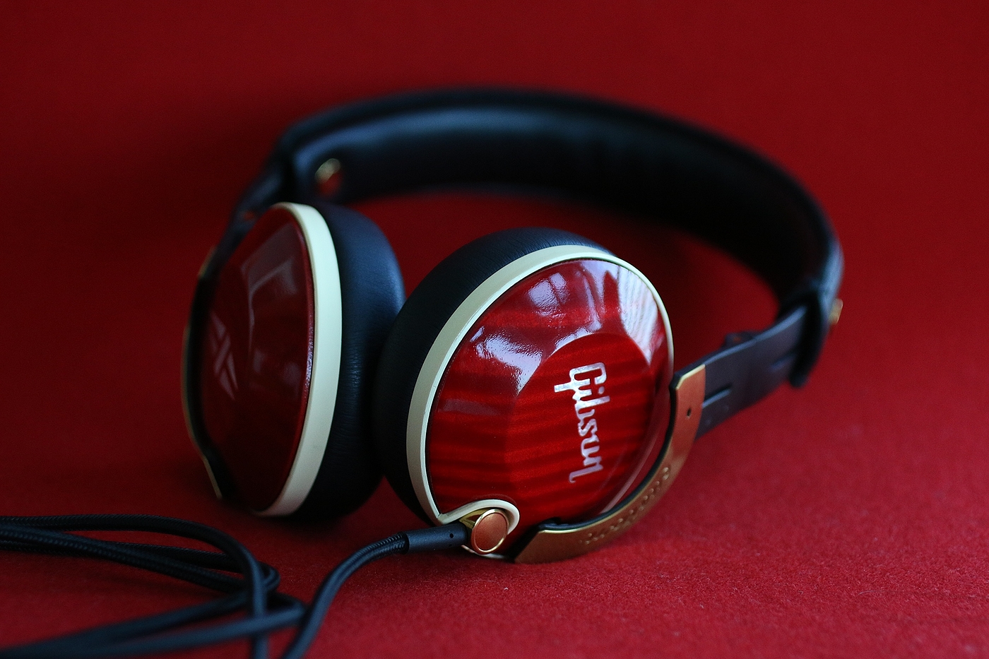 headset，Headwear，woodiness，Leatherwear，product design，