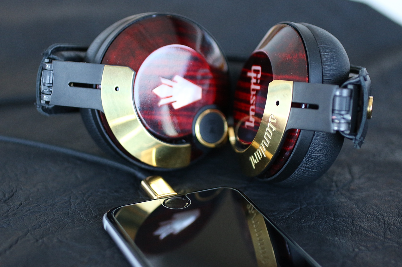 headset，Headwear，woodiness，Leatherwear，product design，