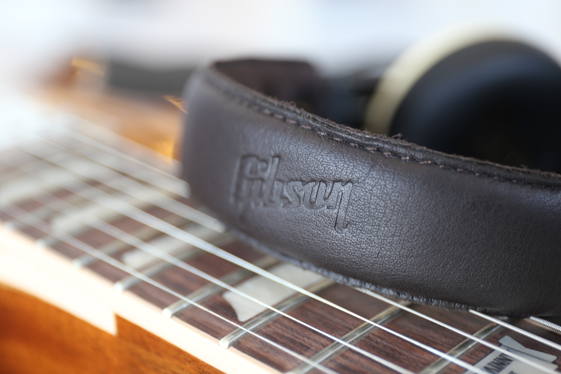 headset，Headwear，woodiness，Leatherwear，product design，