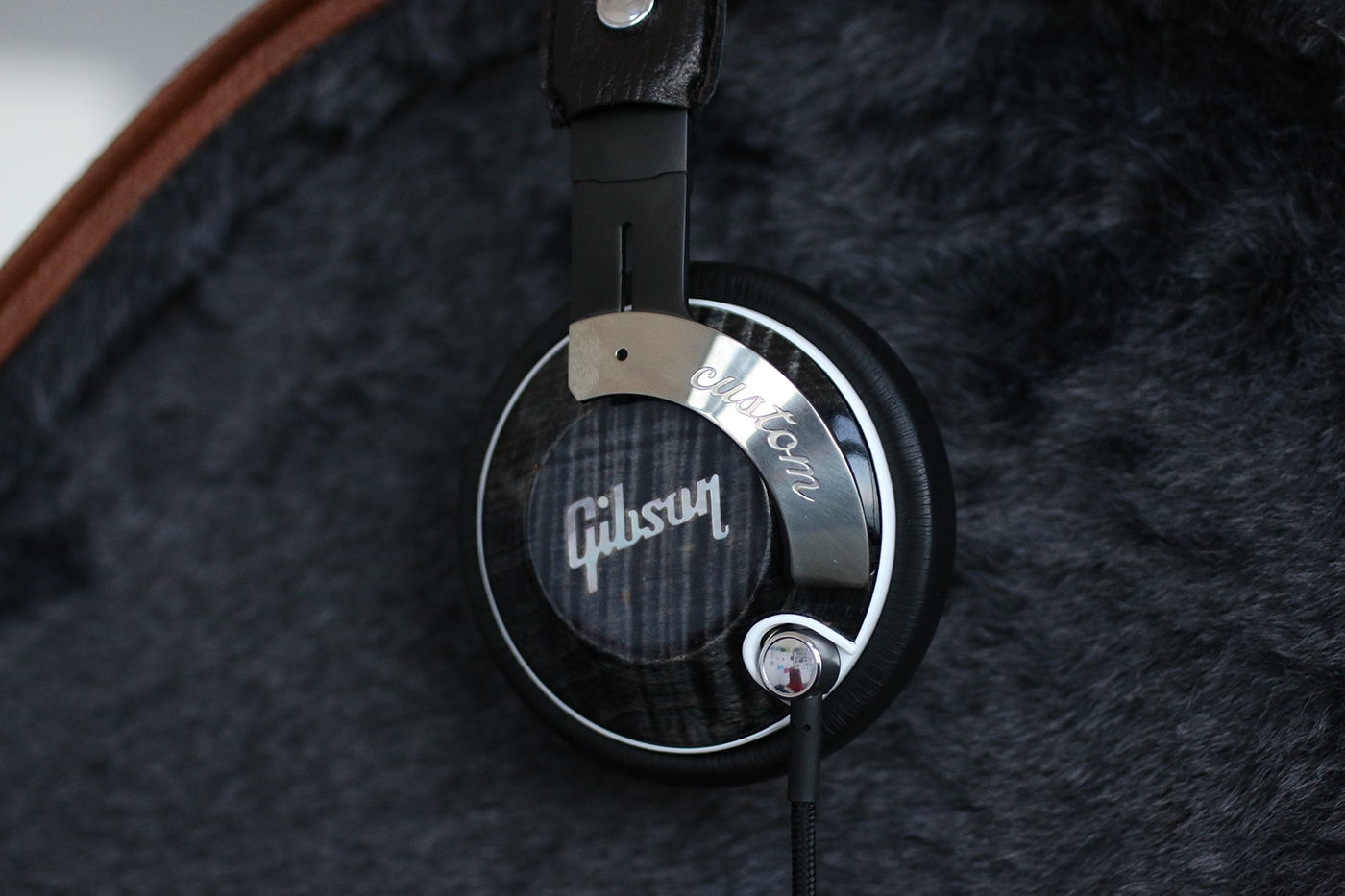 headset，Headwear，woodiness，Leatherwear，product design，