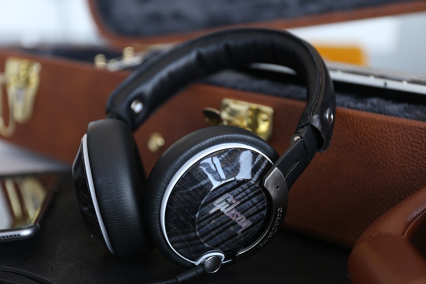 headset，Headwear，woodiness，Leatherwear，product design，