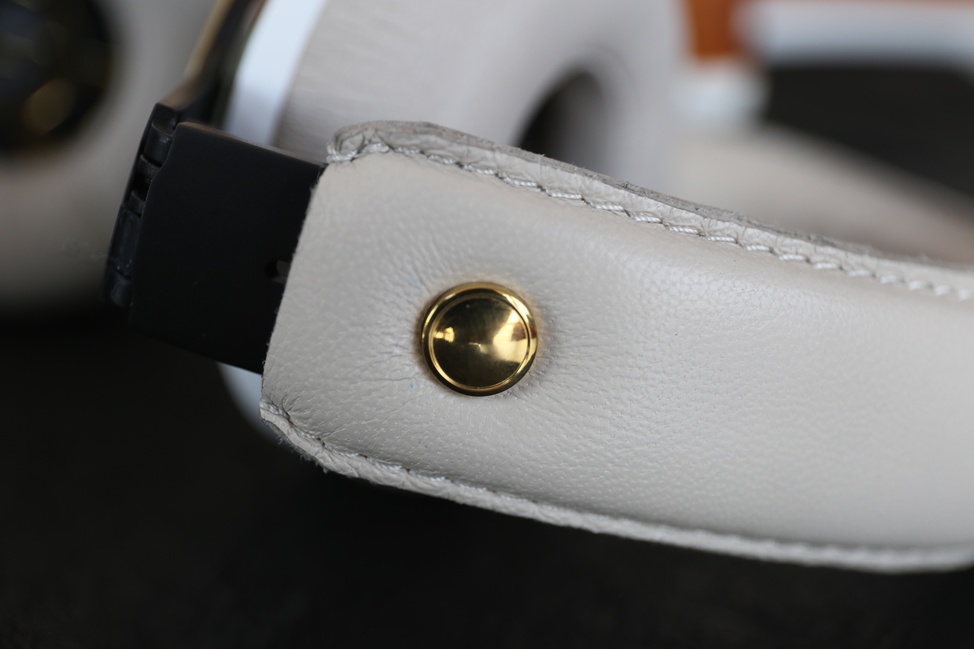 headset，Headwear，woodiness，Leatherwear，product design，