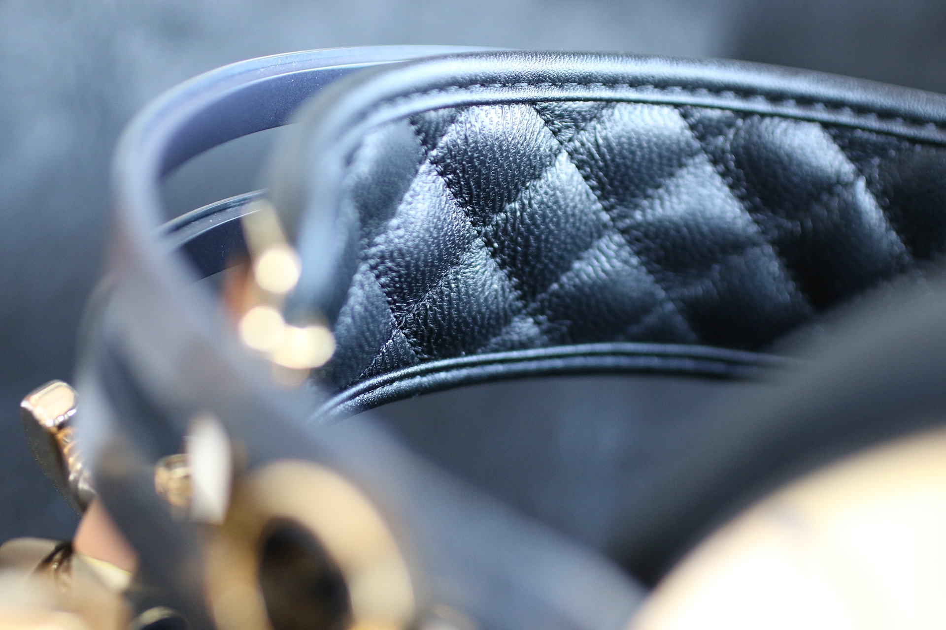 headset，Headwear，woodiness，Leatherwear，product design，