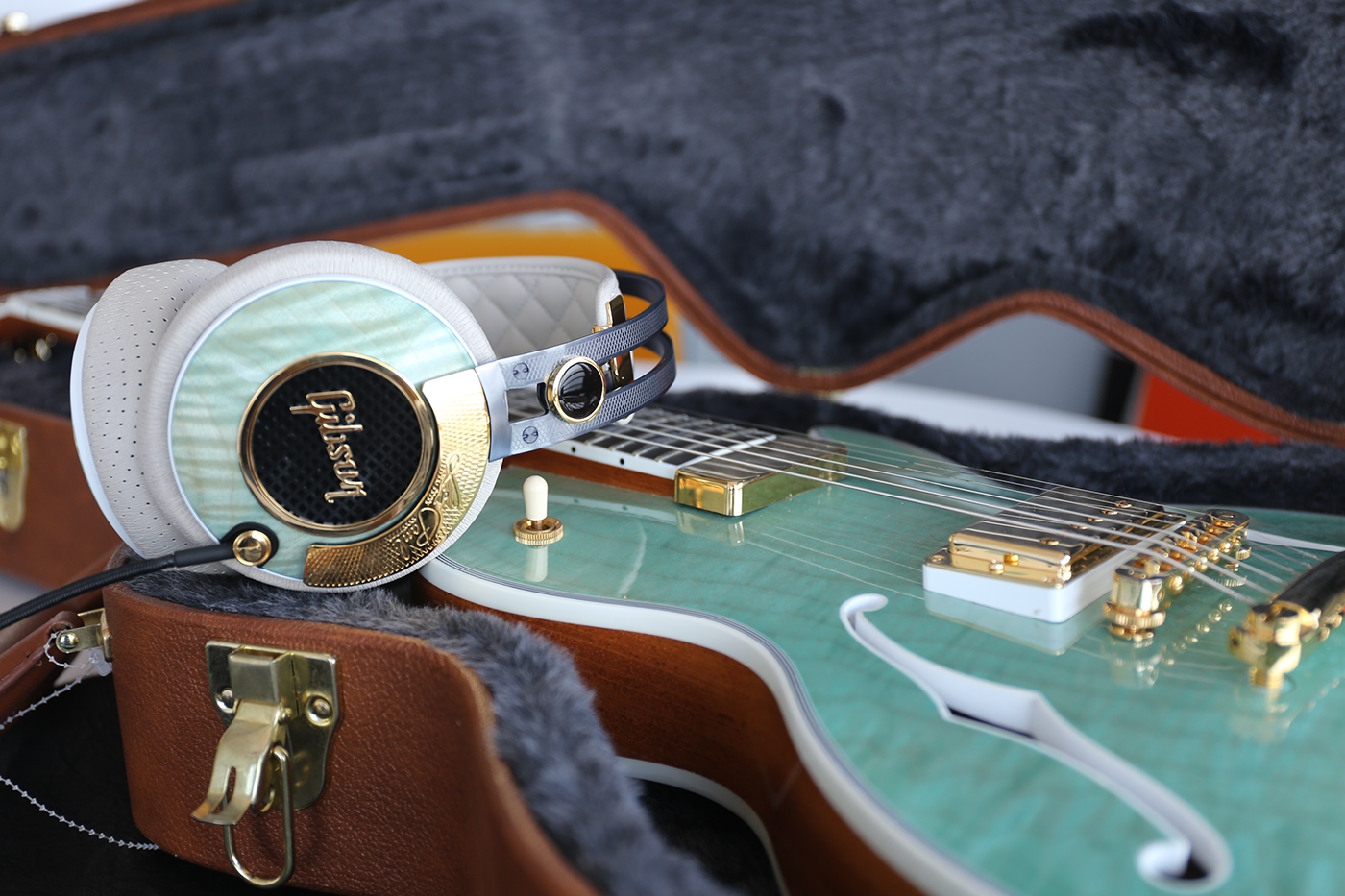 headset，Headwear，woodiness，Leatherwear，product design，