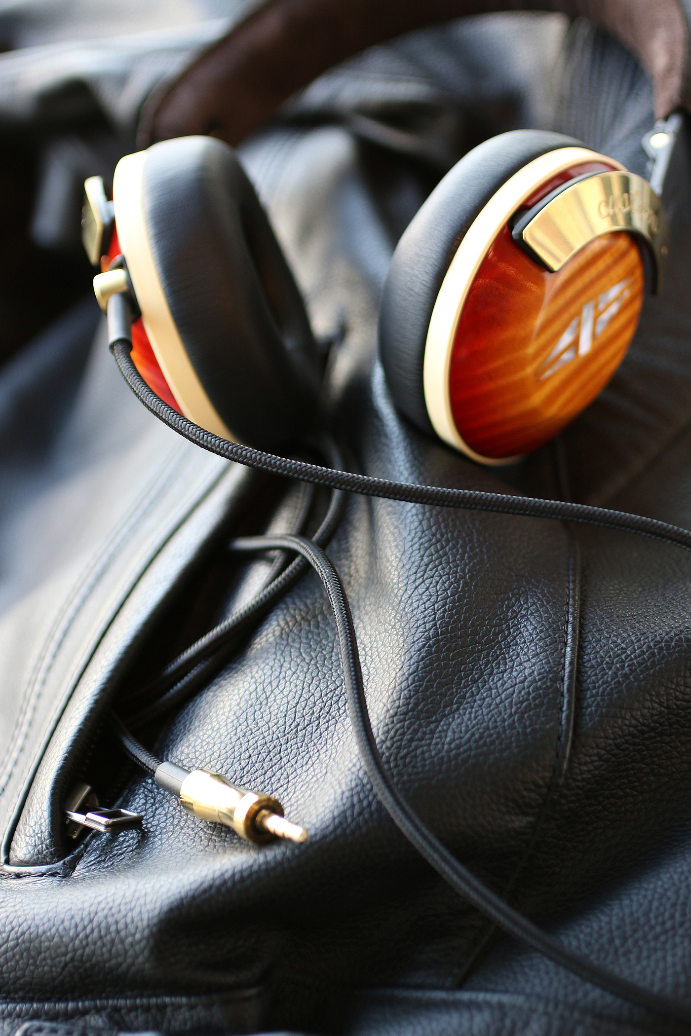 headset，Headwear，woodiness，Leatherwear，product design，