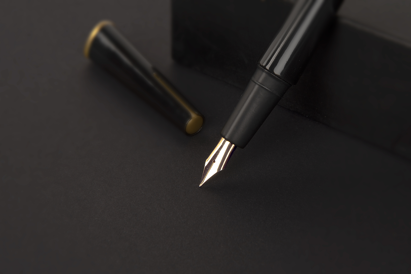 Pen，structure，clever，black，gold，Stationery，cmf，modelling，