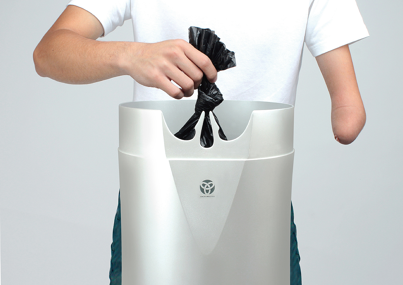 care for，trash can，single-handedly，a disability，