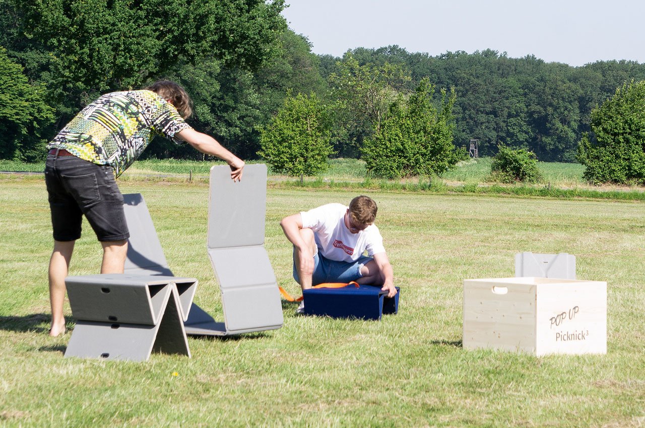 Outdoor furniture design，Threefold，Conceptual design，Ergonomics，Foldable，Portable，Outdoor tables and chairs，