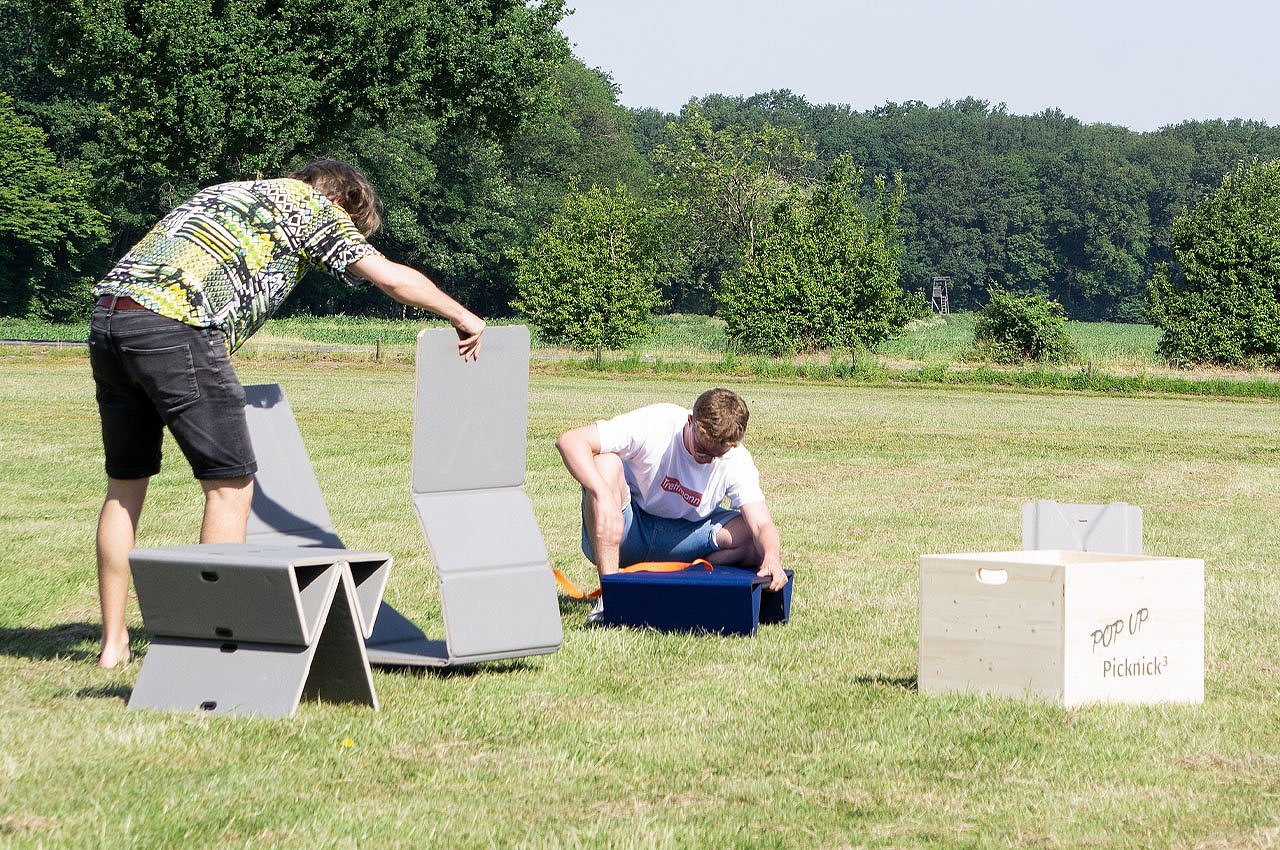 Outdoor furniture design，Threefold，Conceptual design，Ergonomics，Foldable，Portable，Outdoor tables and chairs，