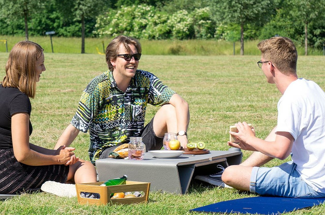 Outdoor furniture design，Threefold，Conceptual design，Ergonomics，Foldable，Portable，Outdoor tables and chairs，