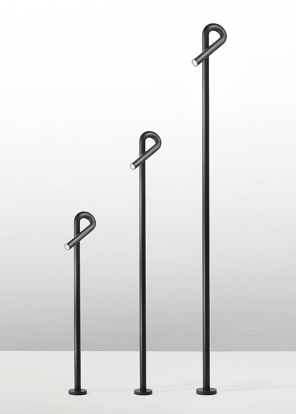 lamps and lanterns，outdoors，simple，black，environment protection，