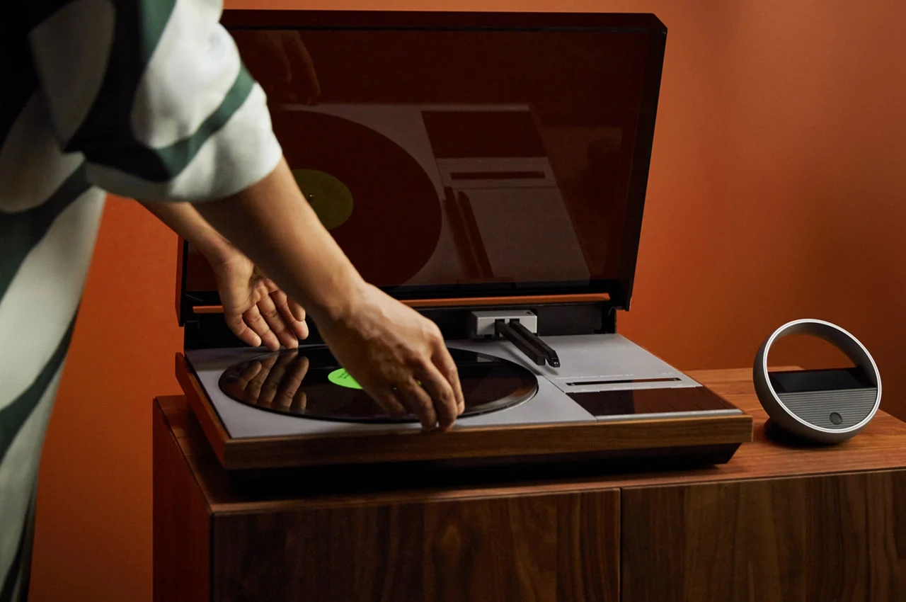 recorder，RECORD PLAYER，Sustainable development，Black glue player，Sound system，