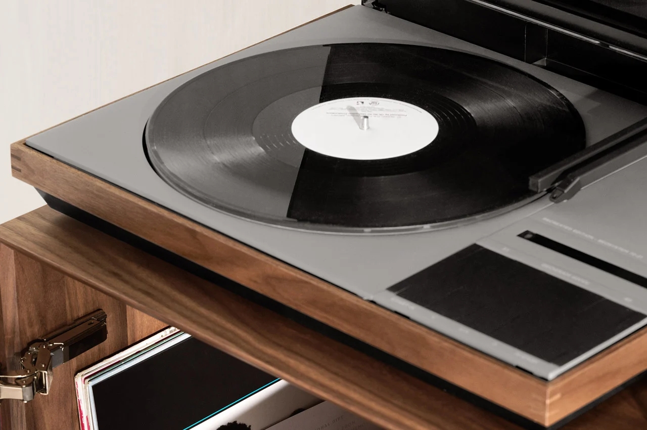 recorder，RECORD PLAYER，Sustainable development，Black glue player，Sound system，