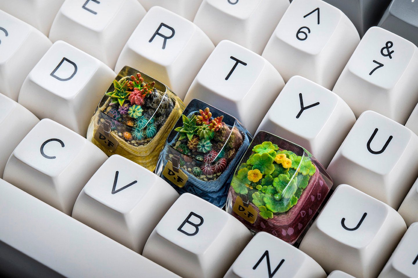Dwarf Factory，Handmade，resin，product design，Mechanical keyboard，Glass container key cap，
