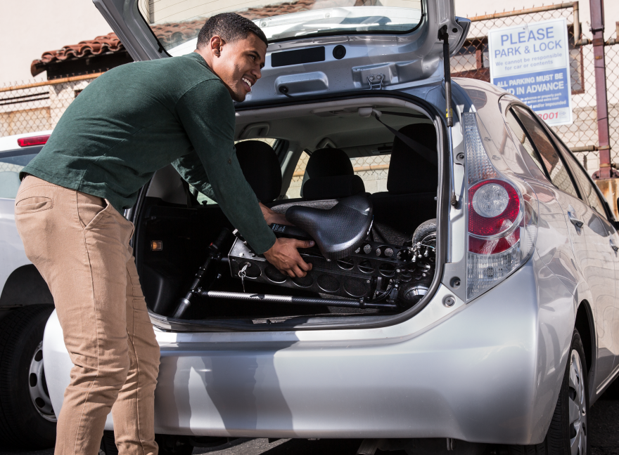 Folding electric vehicle，URB-E，vehicle，2016 Core77，