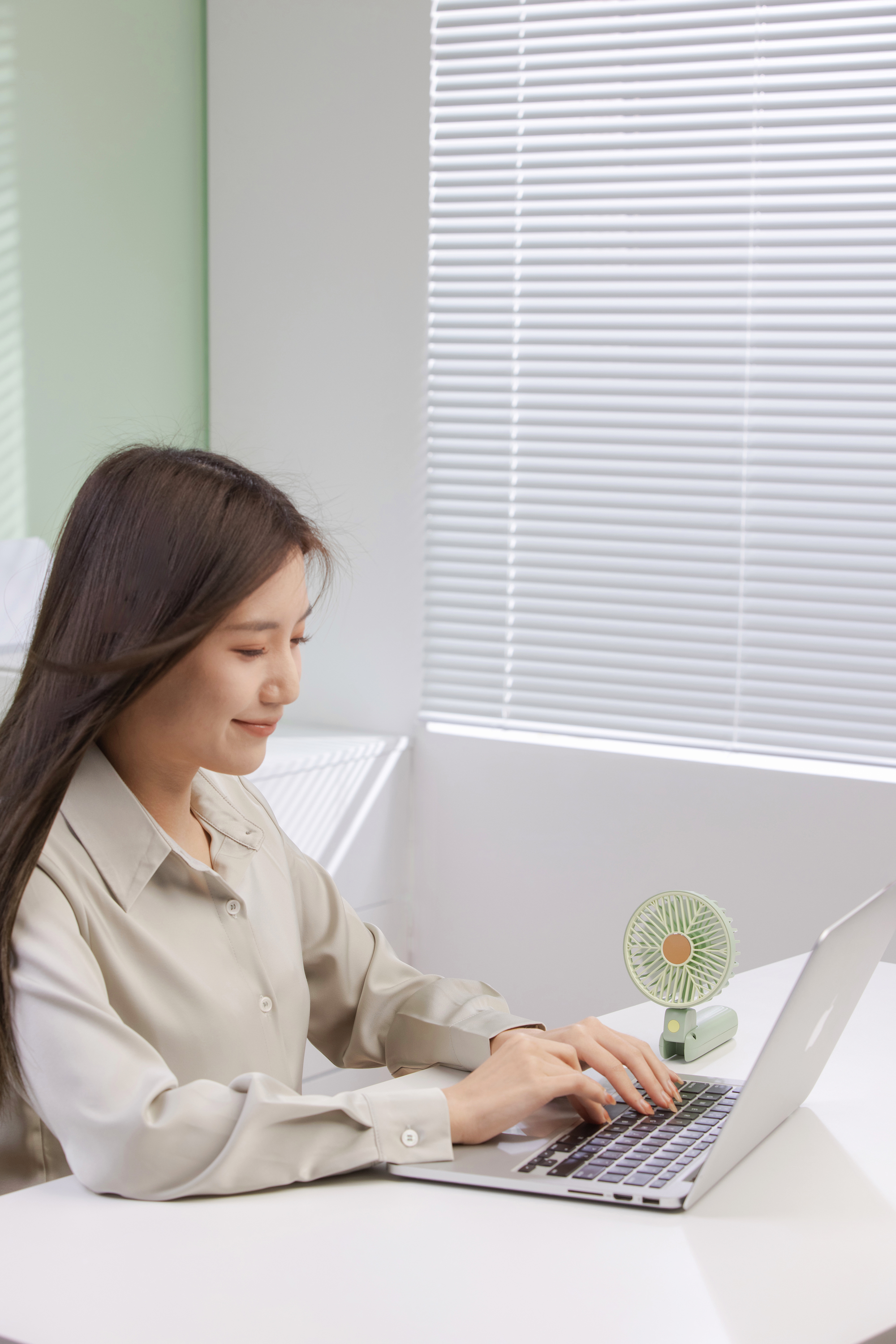 Handheld fan，Folding fan，Clip fan，Multifunctional handheld fan，