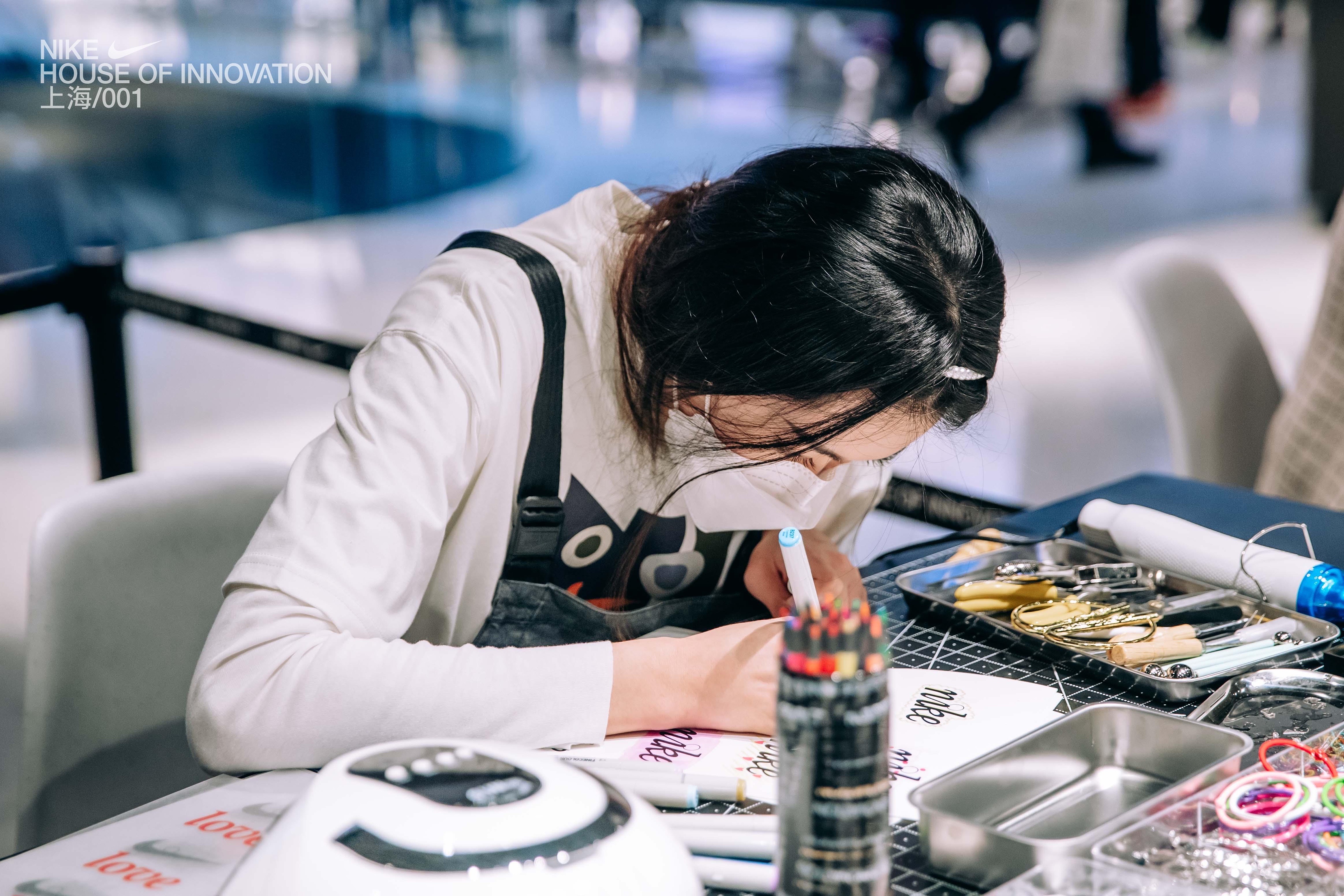 workshop，manual，Handicraft workshop，Heat shrinkable sheet，Offline activities，Community，nike，