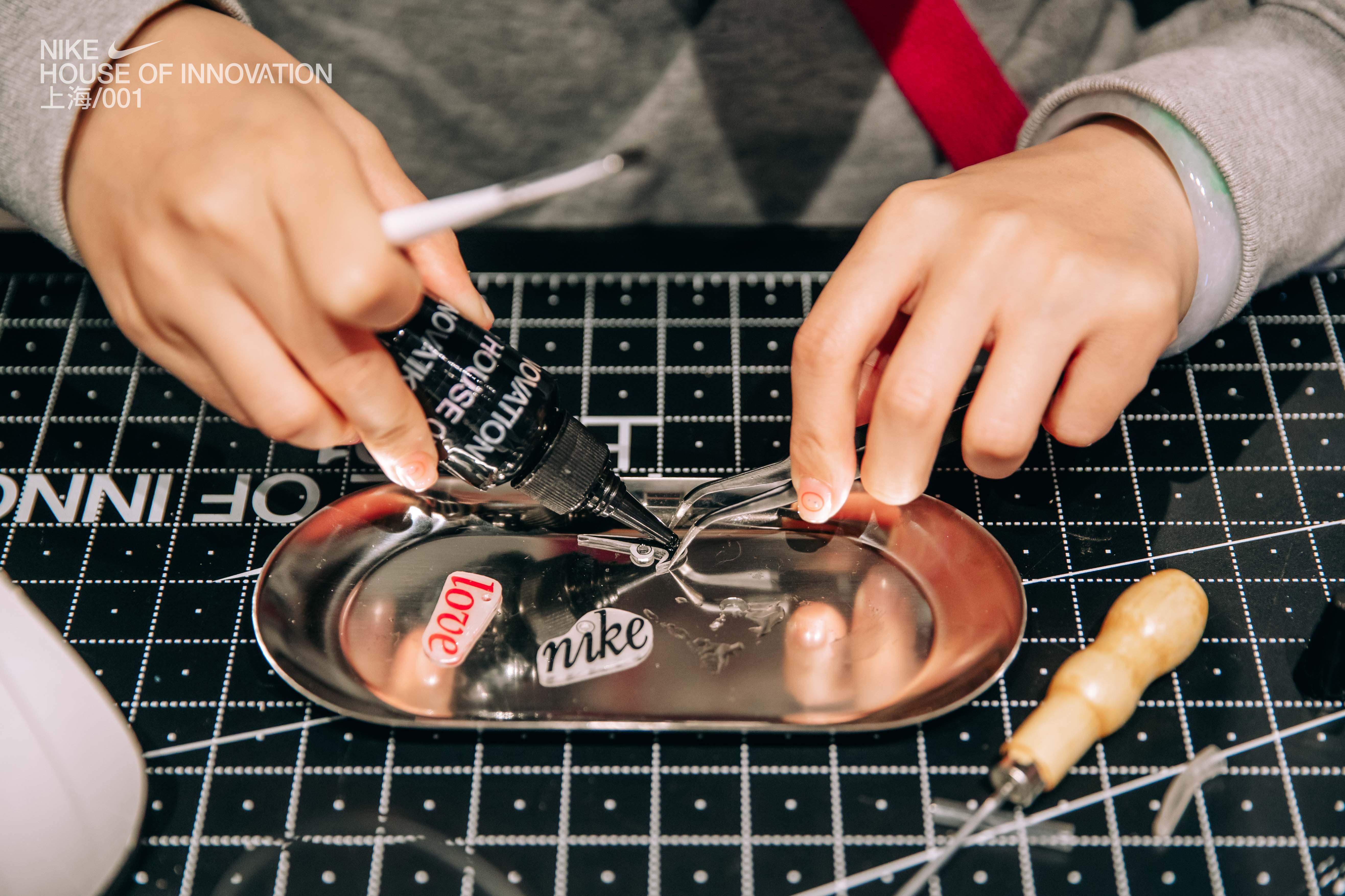 workshop，manual，Handicraft workshop，Heat shrinkable sheet，Offline activities，Community，nike，