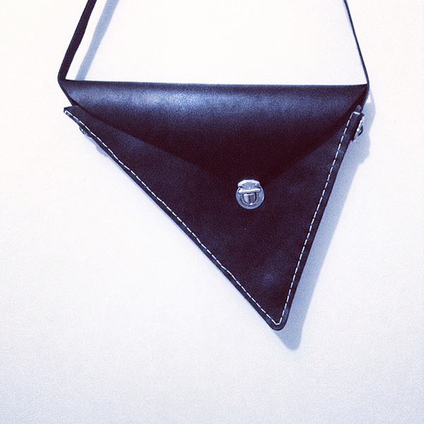 Leather goods, satchel, triangle,，