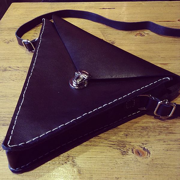 Leather goods, satchel, triangle,，