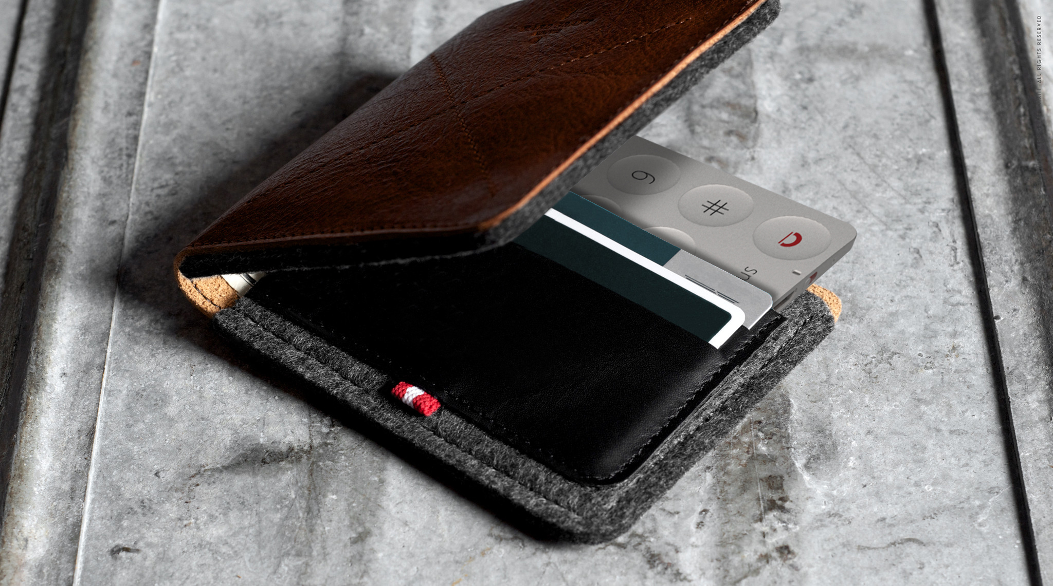 mobile phone，card，meet an emergency，