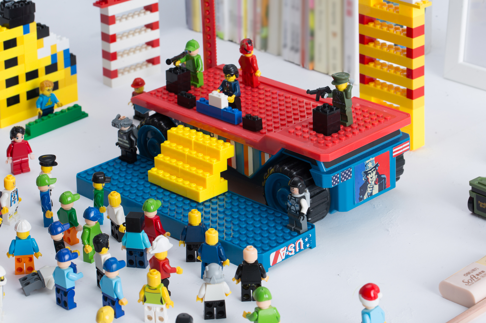 Engineering vehicle，Building blocks，pencil case，Stationery，