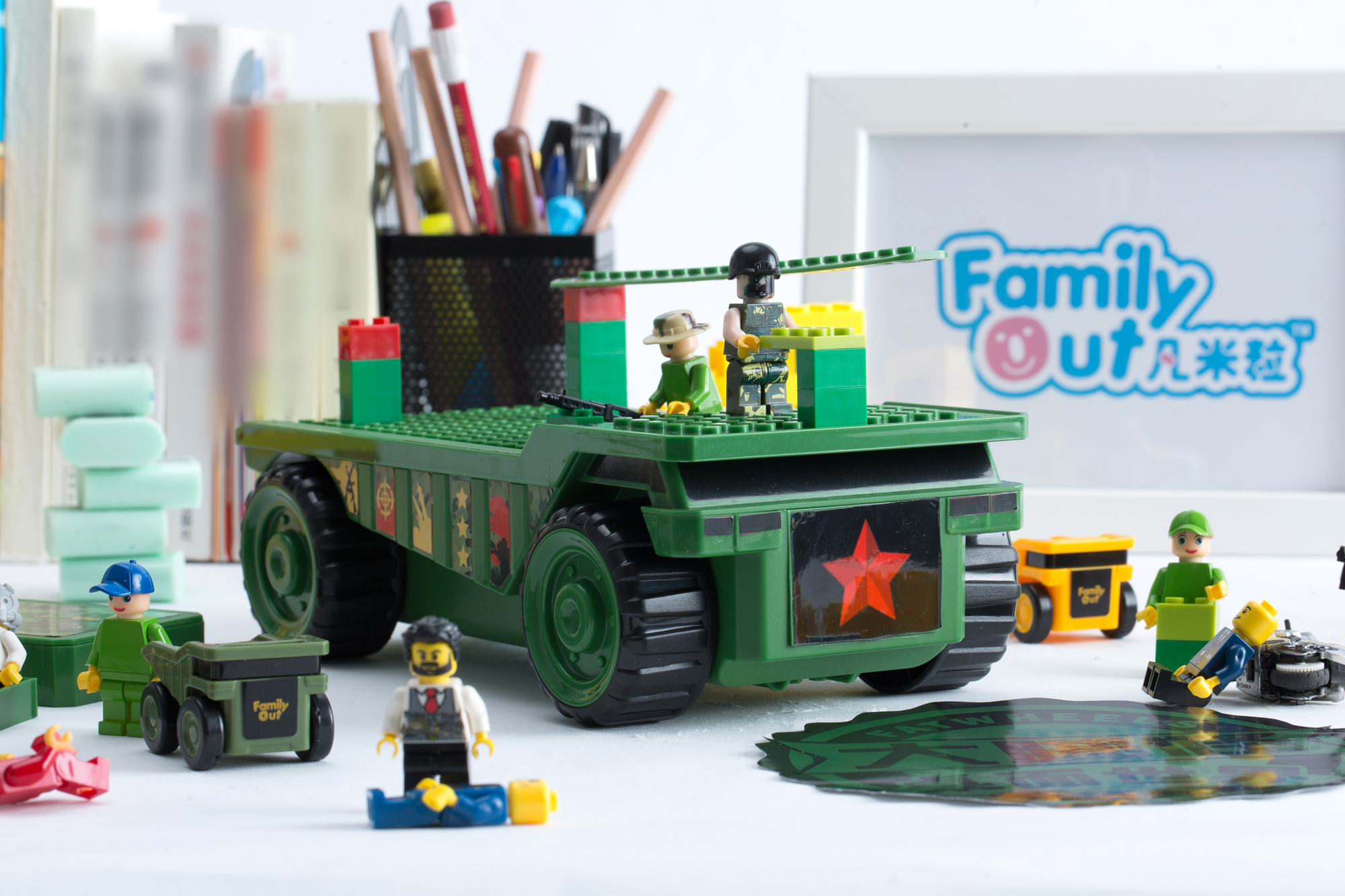 Engineering vehicle，Building blocks，pencil case，Stationery，