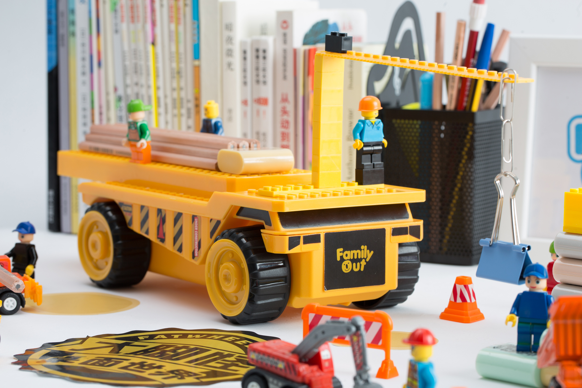 Engineering vehicle，Building blocks，pencil case，Stationery，