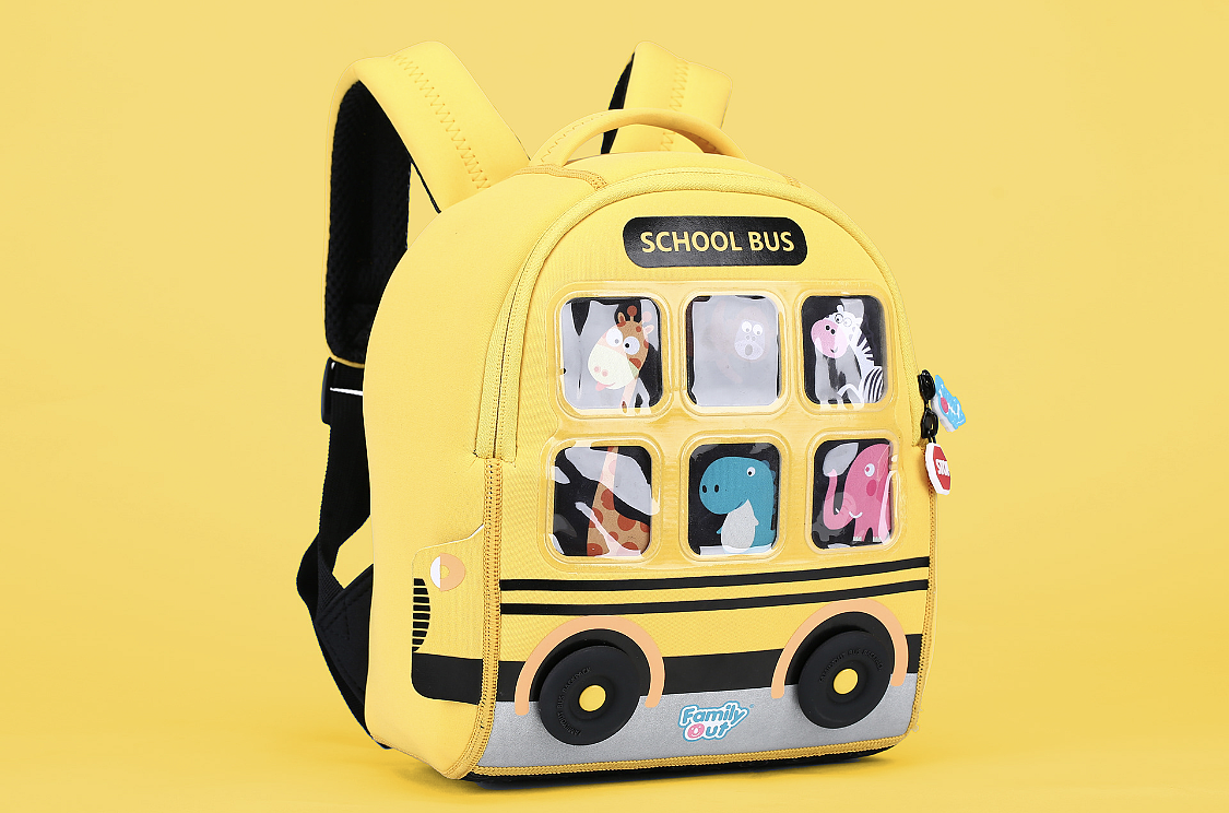 Rice grains，bus，School Bus，Bilateral bus，children，kindergarten，knapsack，