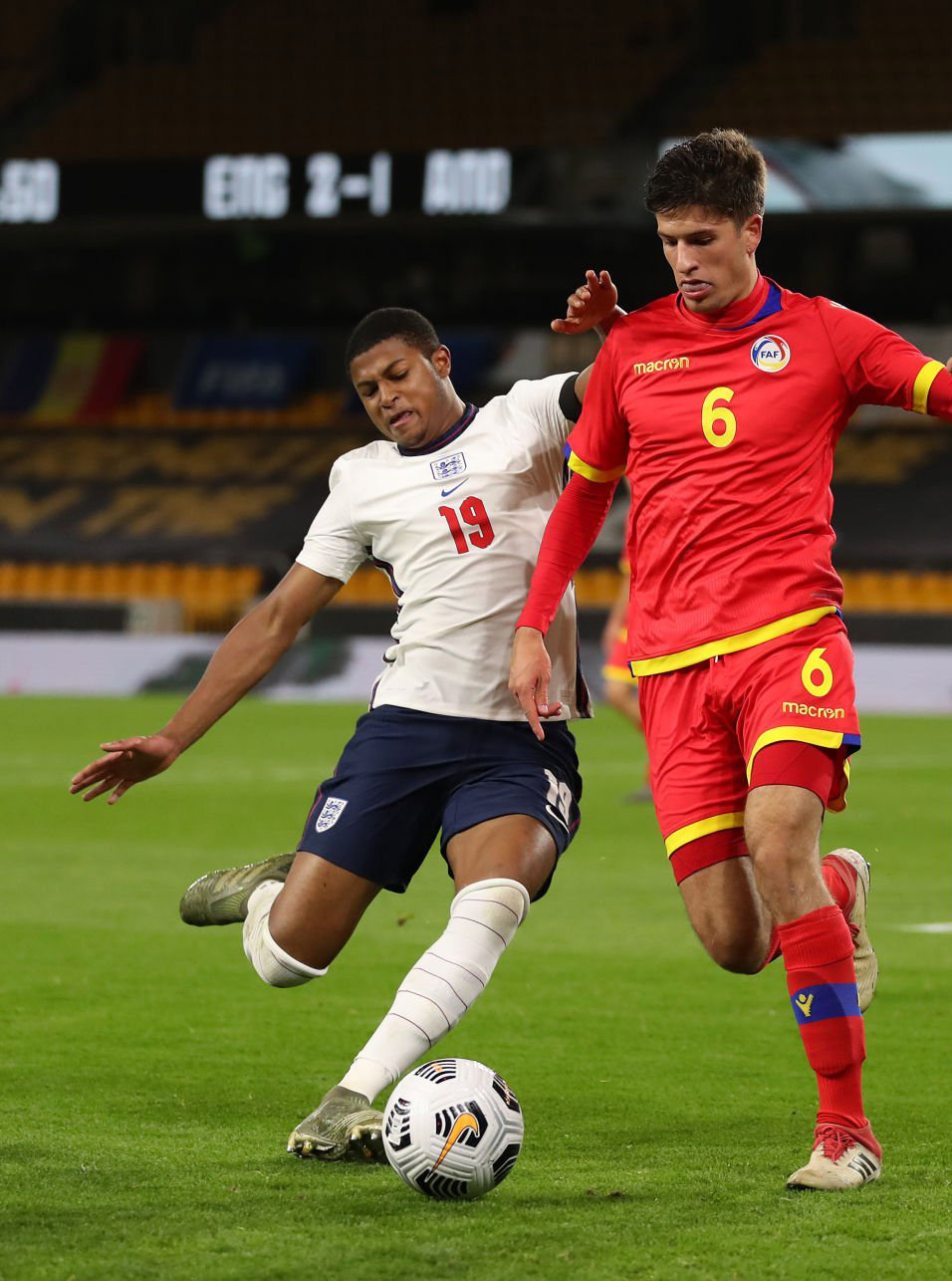 耐克2021年时尚足球设计