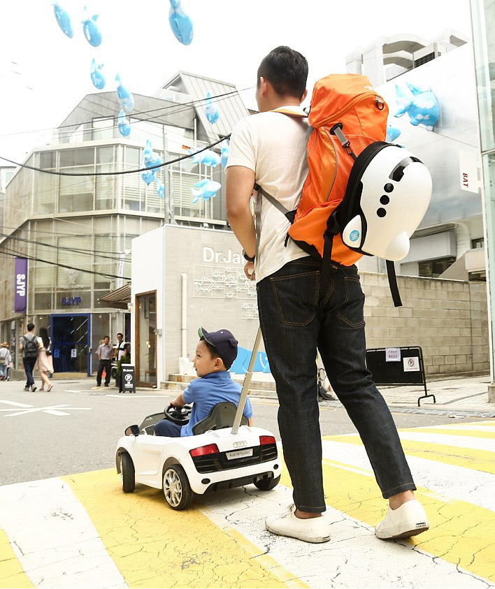 Rice grains，space shuttle，children，knapsack，