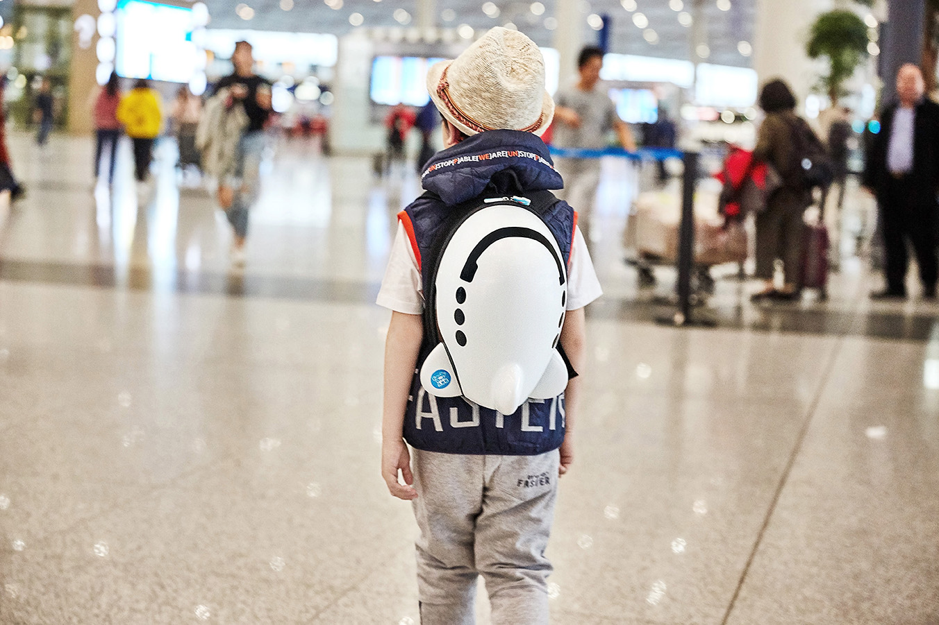 Rice grains，space shuttle，children，knapsack，