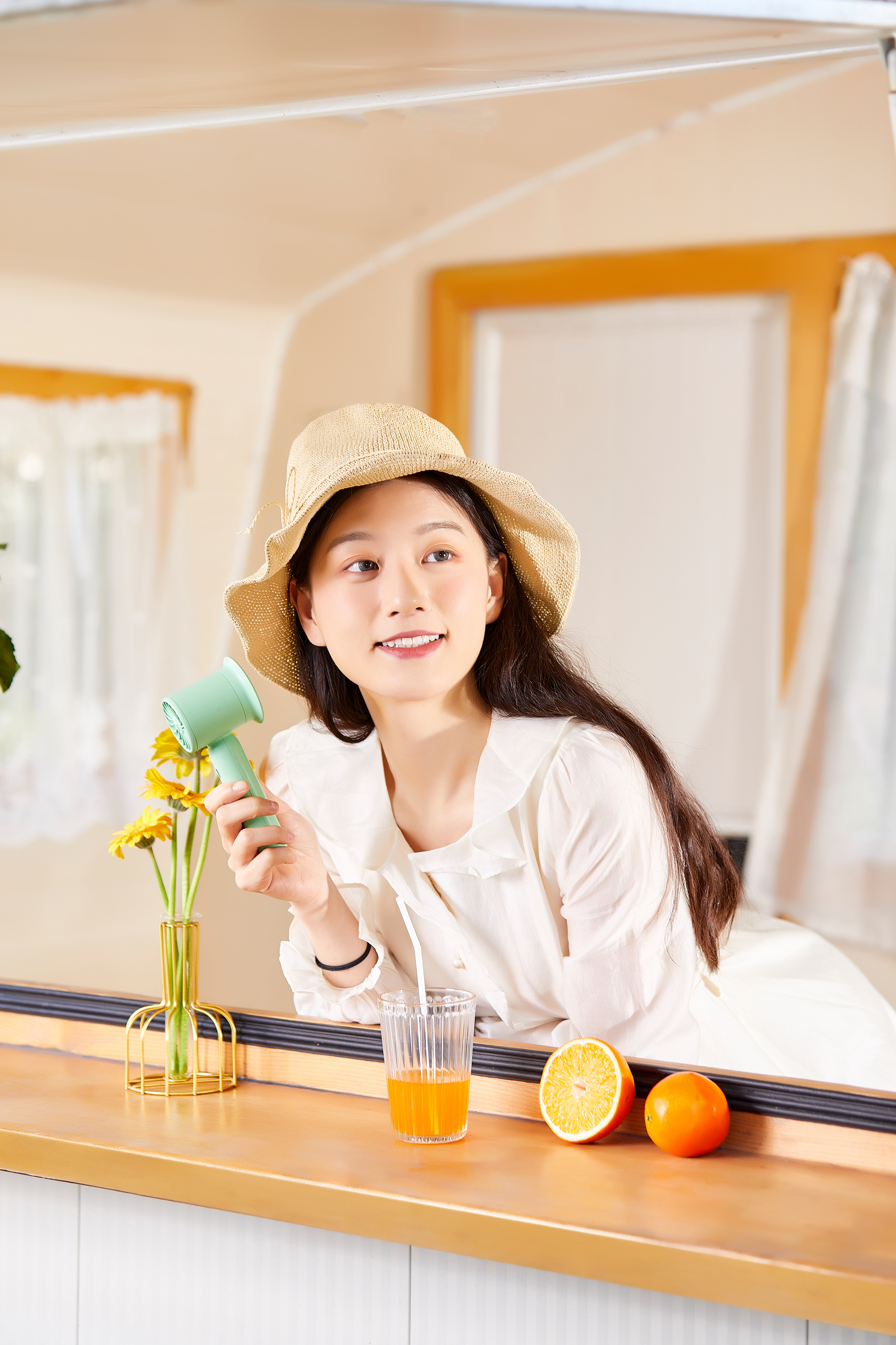 Red design，product design，Handheld fan，Traditional products，Category innovation，