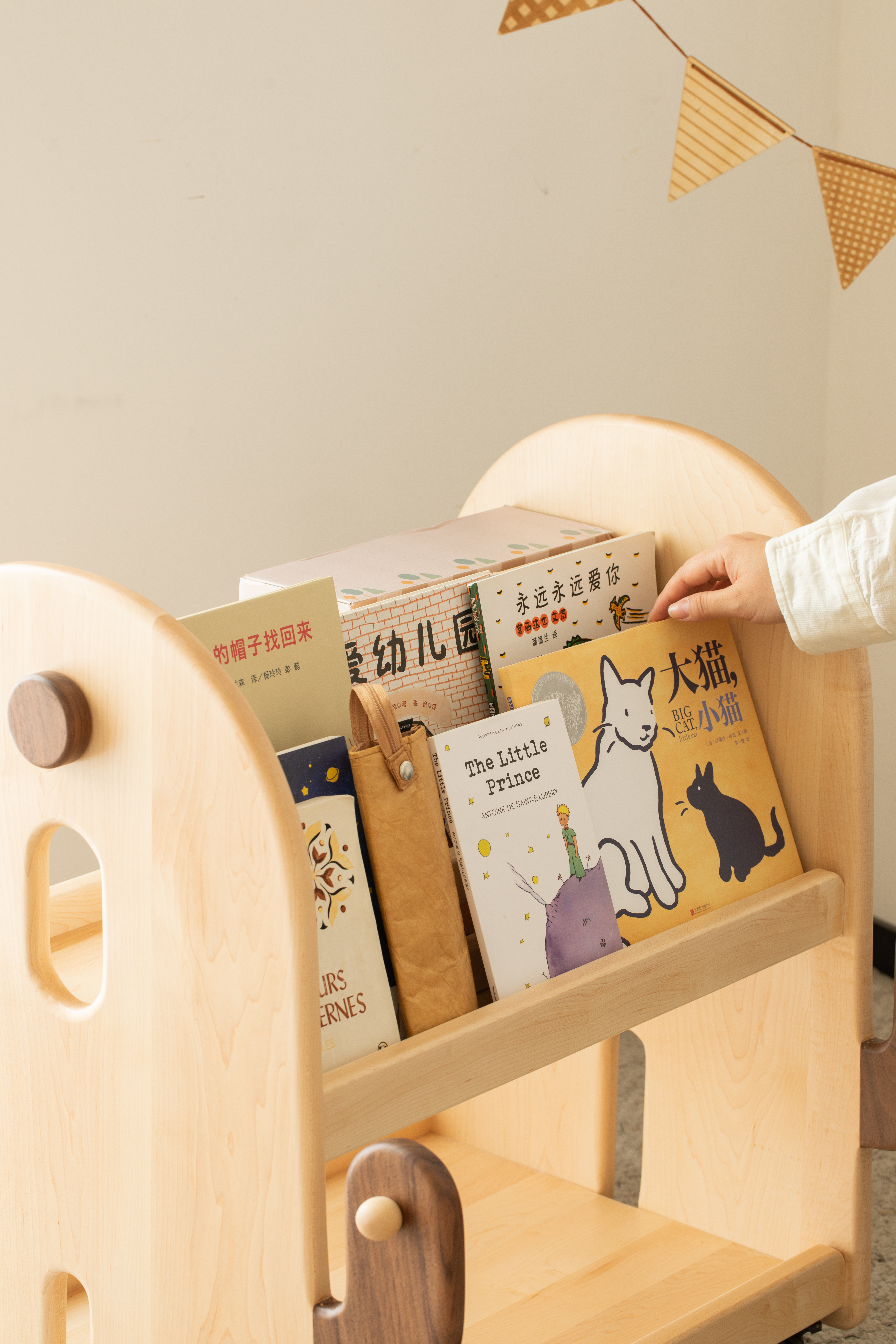 Children's furniture，Trolley，Solid wood furniture，Original furniture，Picture book rack，Toy cabinet，