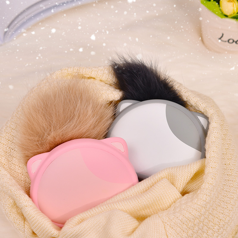 Give your girlfriend a warm care，