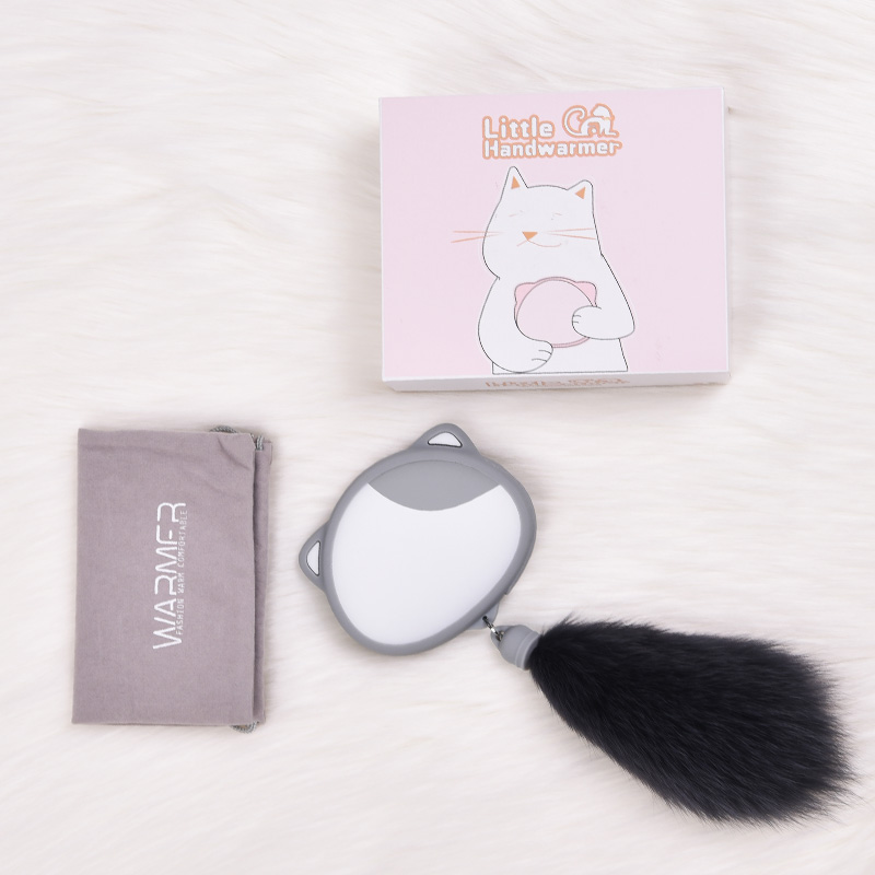 Give your girlfriend a warm care，