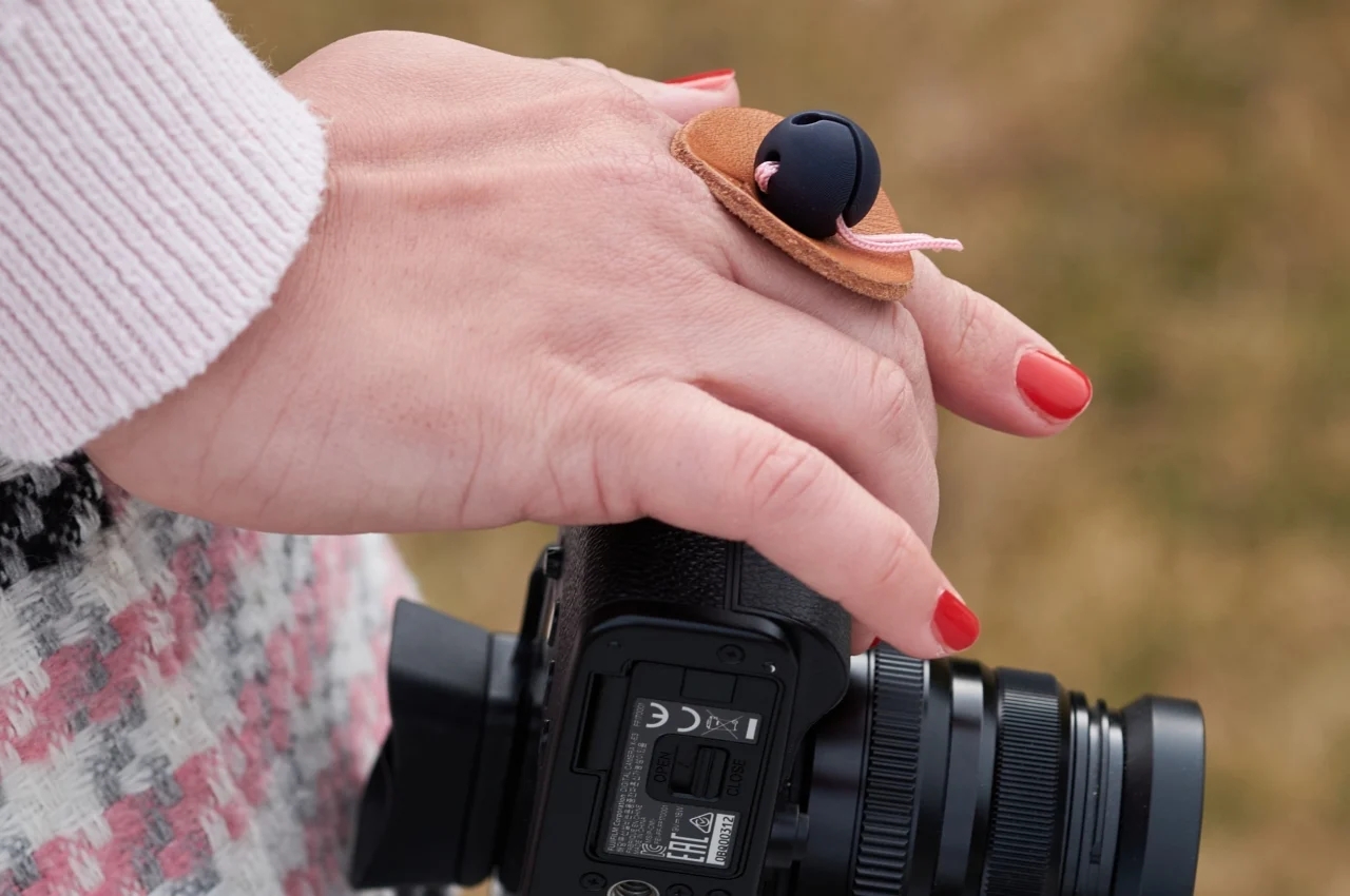 Small，black，Camera buckle，Small object，convenient，originality，