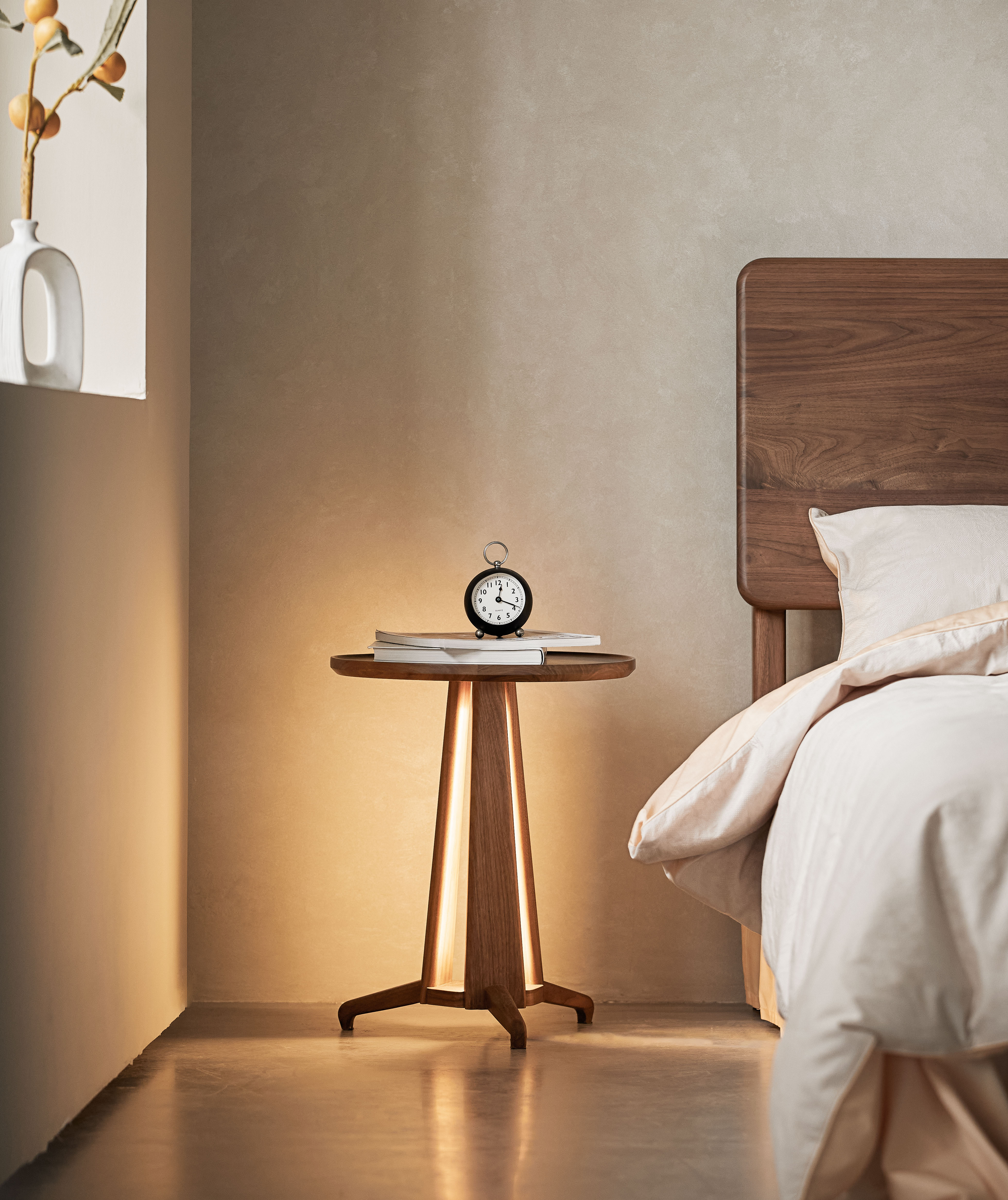 Furniture designer Ren Mengying，